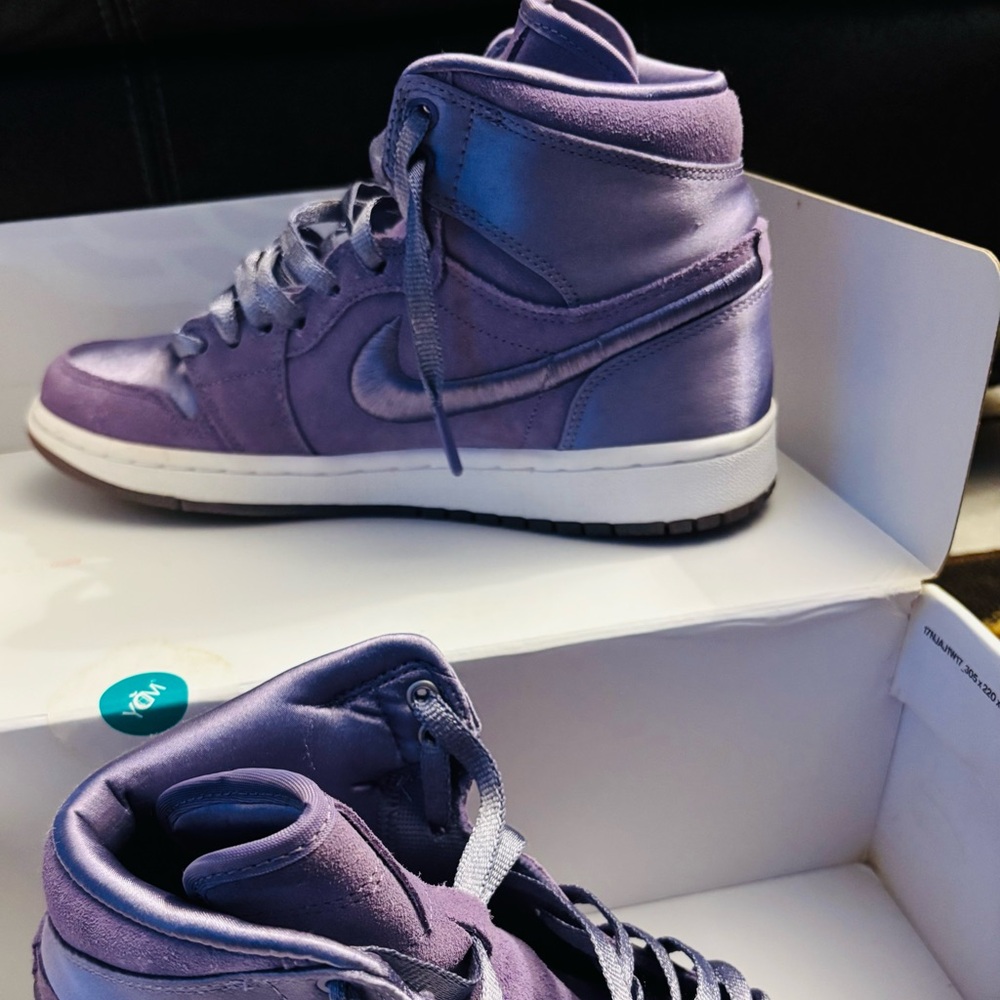 Air Jordan 1 Retro High 'Season of Her: Purple Earth' - Picture 4 of 12